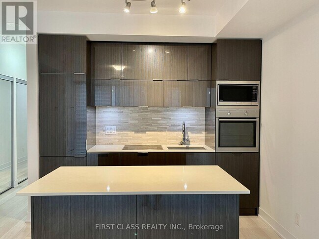 Building Photo - 318 Richmond St W