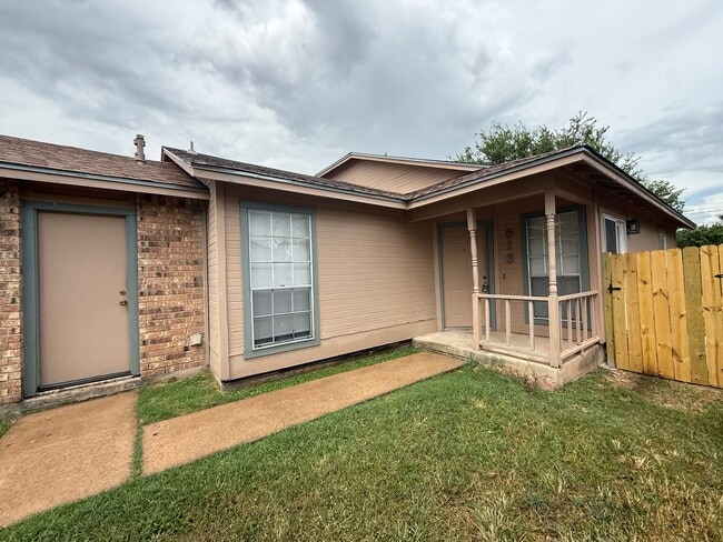 Building Photo - 513 Sierra Cove