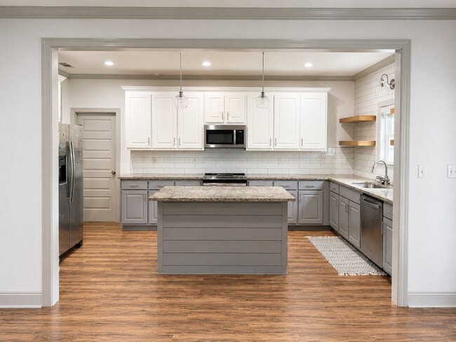 Foto del edificio - 5 Bedroom Home in West Lee County