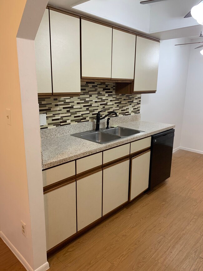Foto del edificio - 1757 Fairview Shores Dr