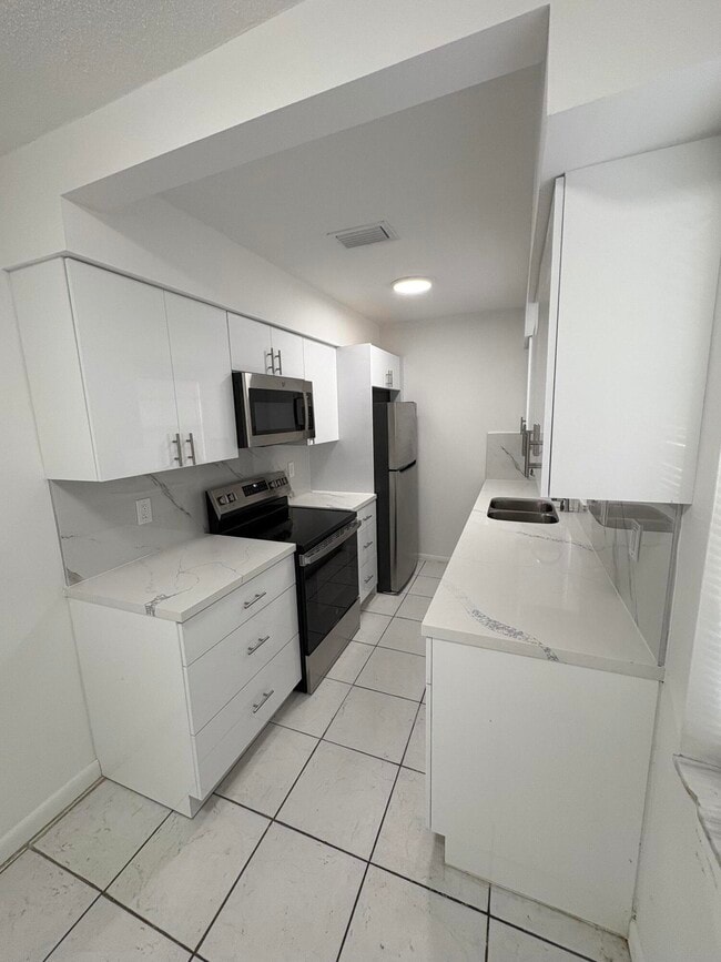 Building Photo - 4031 NW 30th Terrace