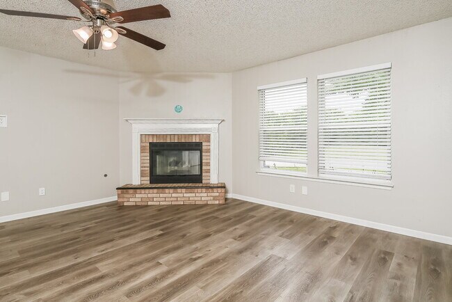 Foto del edificio - 8943 Browns Valley Ln