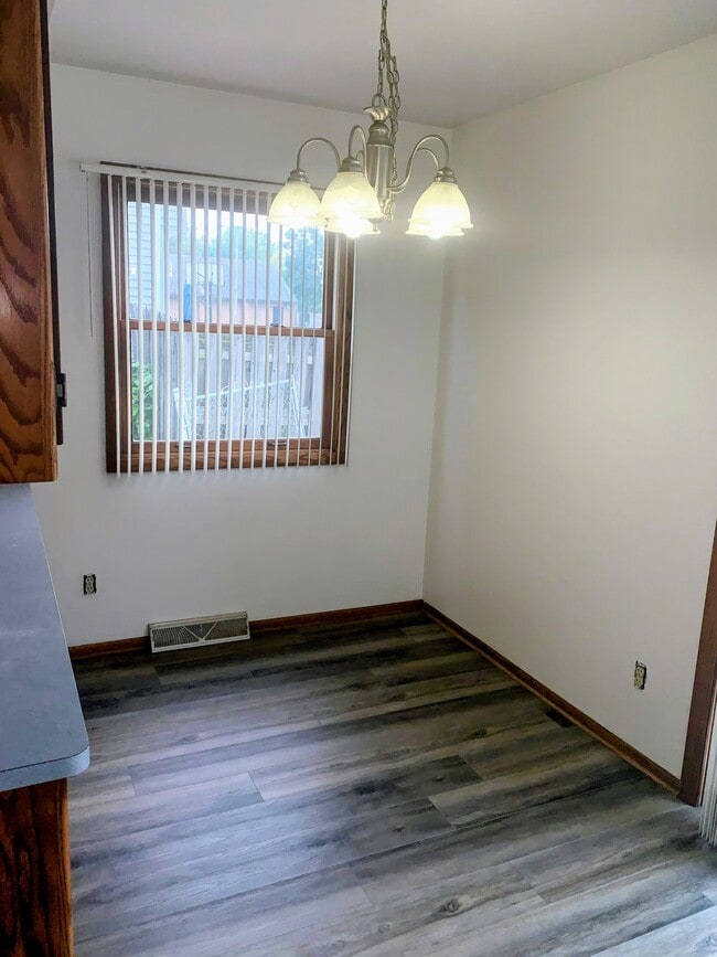 Comedor pequeño - 6169 S Barland Ave