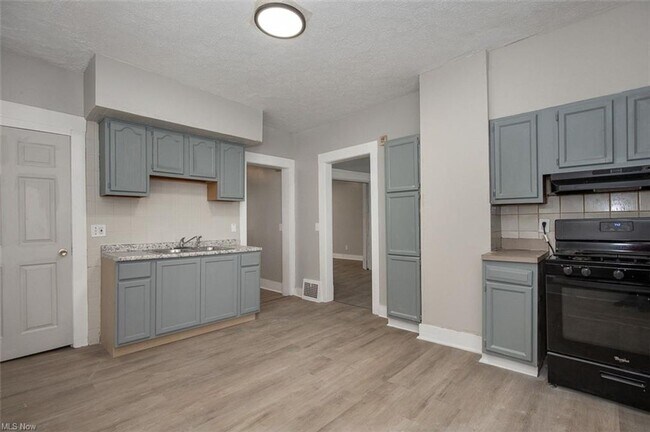 Foto del edificio - 5614 Drake Ave