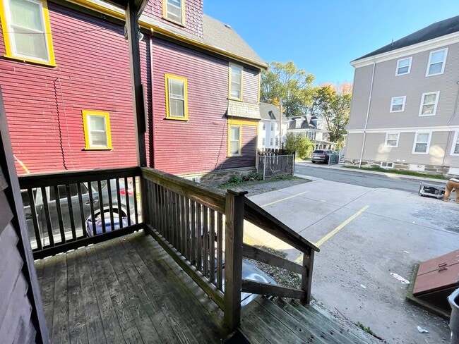 Building Photo - 35 Hillside St