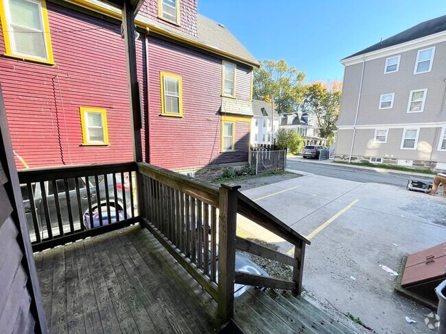 Building Photo - 35 Hillside St