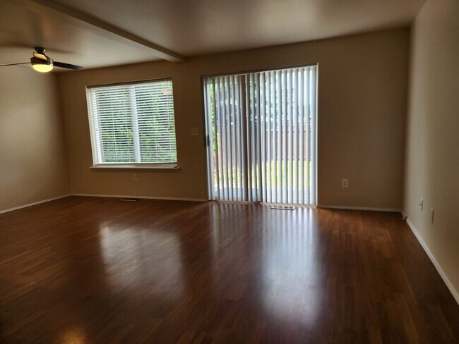 Foto del edificio - 2906/2908 Moore St