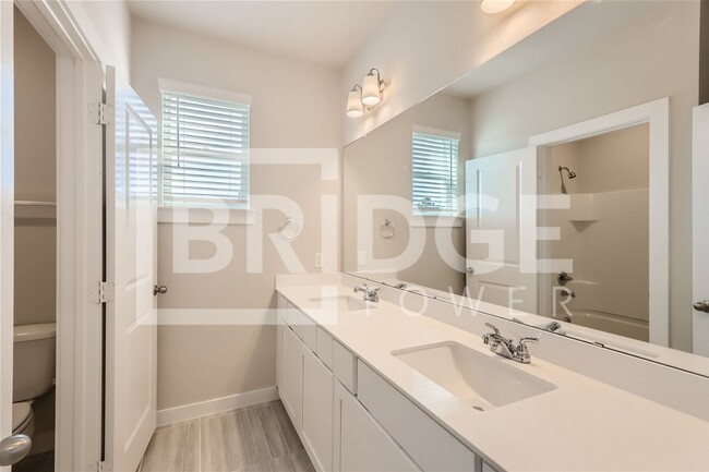 Foto del edificio - 1228 Creekbank Drive