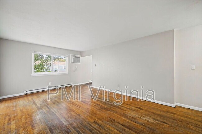 Foto del edificio - 2414 Courtney Ave