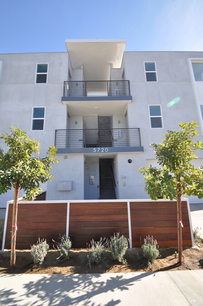Foto del edificio - 5720 Klump Ave