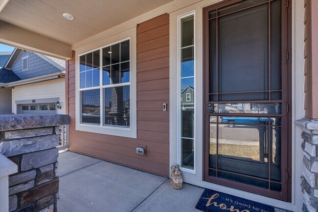 Foto del edificio - 5 Bed 4 Bath Home in Elizabeth
