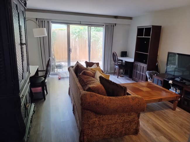 Foto del edificio - 8802 Ilona Ln