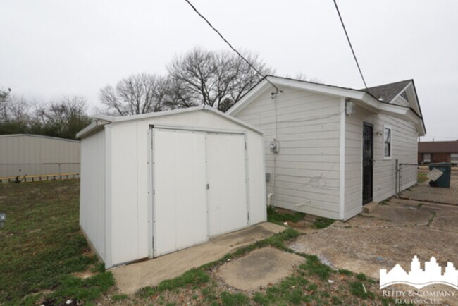 Foto del edificio - 1621 Whitehead Dr