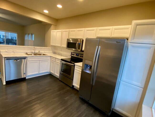 Foto del edificio - Sublease - 3 Bedroom Ankeny Townhome Avail...