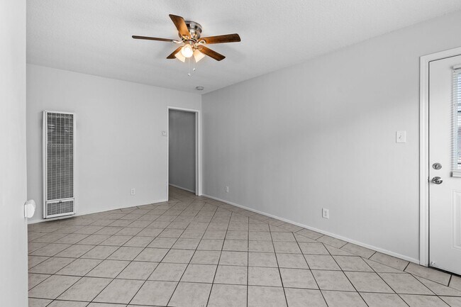 Building Photo - 1512 E Florida St