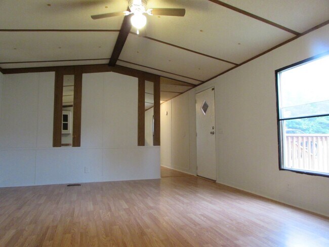 Foto del edificio - 3 Bed/2 Bath Singlewide Mobile Home - Larg...