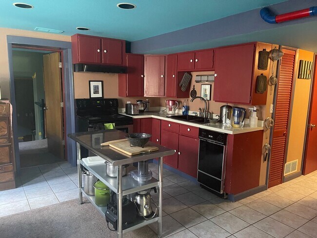 Foto del edificio - Furnished 2 Bedroom Garden Level ADU in Upper Table Mesa Near Bear Creek Park