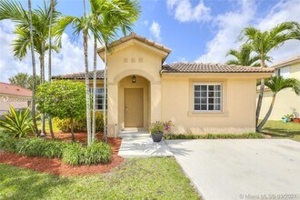 Building Photo - 450 SE 30th Dr