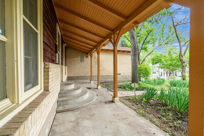 Building Photo - 6343 Parkdale Dr