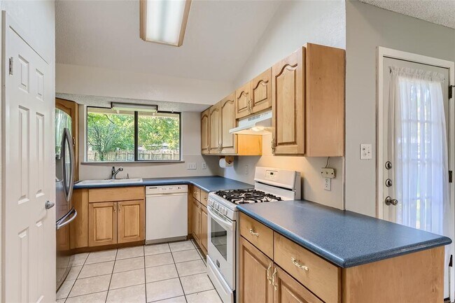 Building Photo - 303 El Mirador St