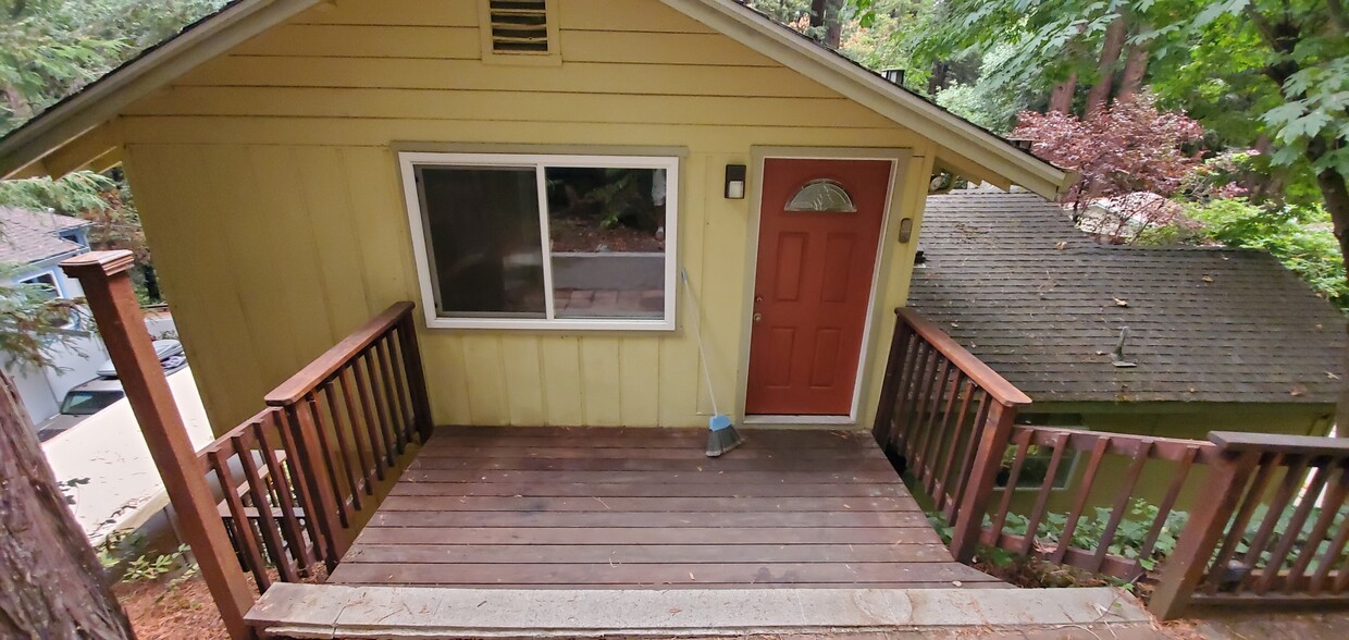 Front door - 13505 Highway 9
