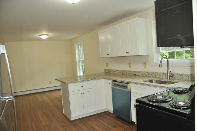 Foto del edificio - 115 High Rock Rd