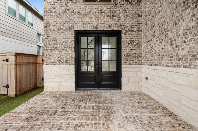 Foto del edificio - 5323 Birch Shadow Dr