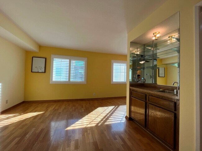 Foto del edificio - READY FOR MOVE-IN! 2+2.5 w/bonus room + al...