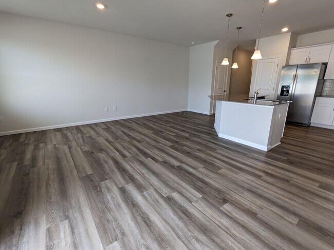 Foto del edificio - 3 BEDROOM TOWNHOME DOWNTOWN CONCORD-GREENW...
