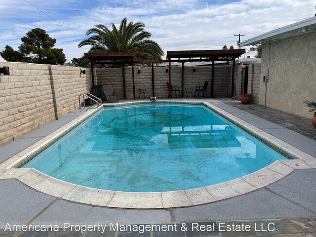 Foto del edificio - 4 br, 3 bath House - 2283 Natalie Ave