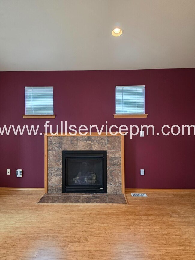Building Photo - Private Drive Townhome Near Stone Ave N | 3 Bed, 2 Bath, 2-Car Garage, Deck + Fenced Yard