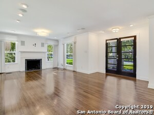 Foto del edificio - 215 College Blvd