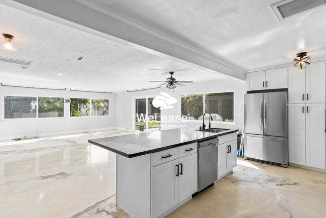 Building Photo - Call this beautiful 5bed 2.5 bath Home in ...