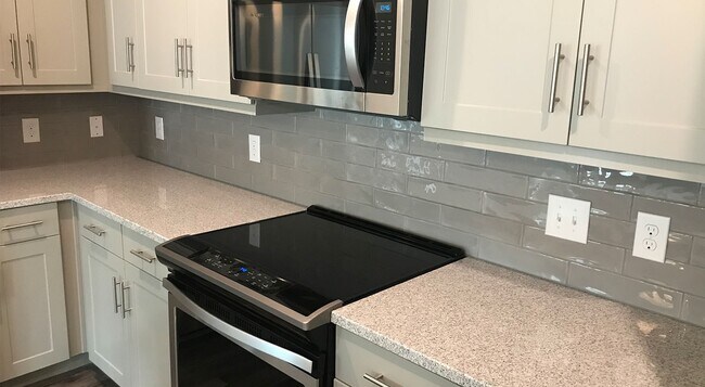 Building Photo - Beautiful One Bedroom Available NOW!
