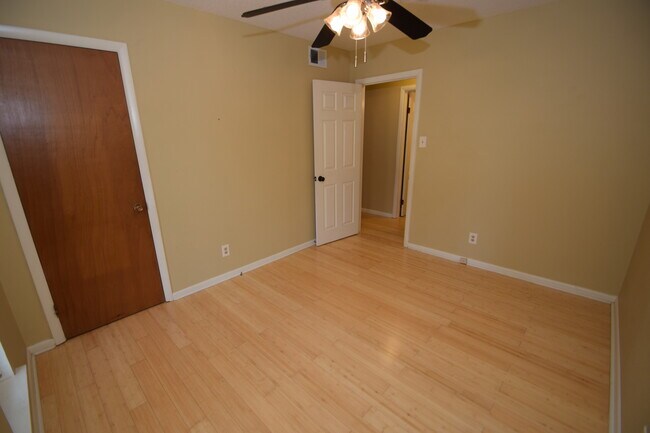 Building Photo - Call Tonia Rollins (501)626-9917