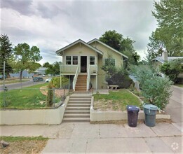 Building Photo - 1305 S Oak St
