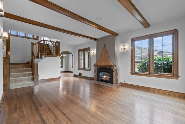 Building Photo - Stunning Air Conditioned 1931 Tudor in Coveted Admiral w/ Views