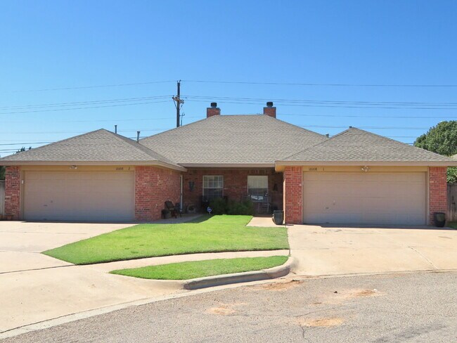 Foto del edificio - Duplex Located East of Frankford On Cul-De-Sac & Near Cooper Elementary!