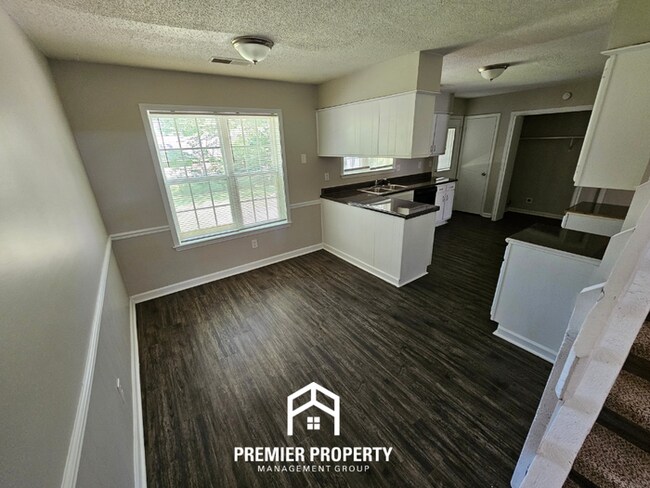 Building Photo - Spacious 3BR/2BA in 38115 | Soaring Ceilings & Floor-to-Ceiling Fireplace