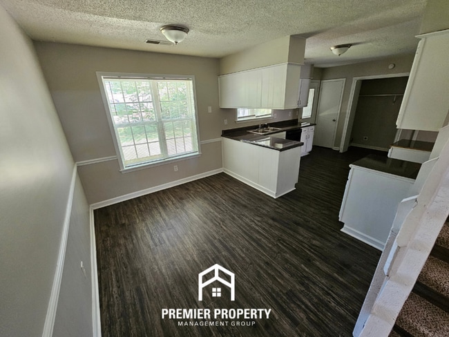 Foto del edificio - Spacious 3BR/2BA in 38115 | Soaring Ceilings & Floor-to-Ceiling Fireplace