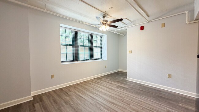 Building Photo - 1400 Cumberland St