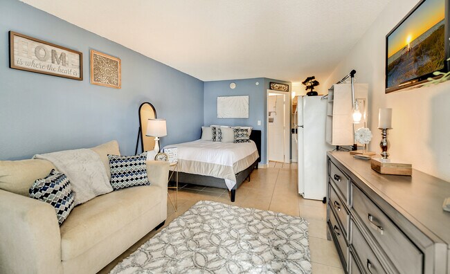 Apartamento Modelo (Muebles No Incluidos) - 2303 1st St E