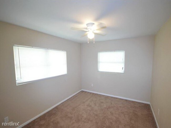 Foto del edificio - 2164 NE Coachman Rd