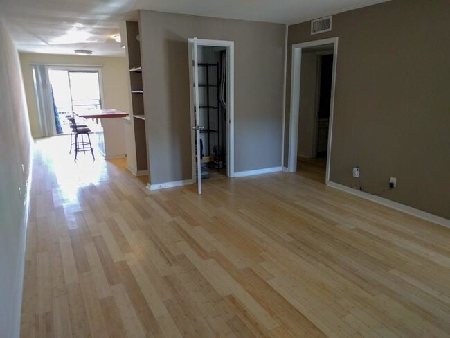 Building Photo - 2303 East Side Dr