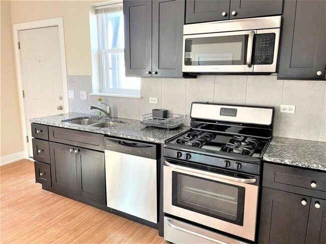 Building Photo - 2 bedroom in Chicago IL 60630