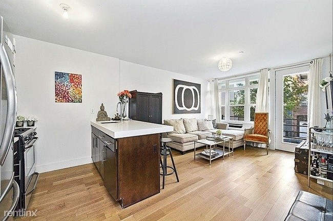 Building Photo - 1 br, 1 bath Apartment - 56 Stagg Street 3B