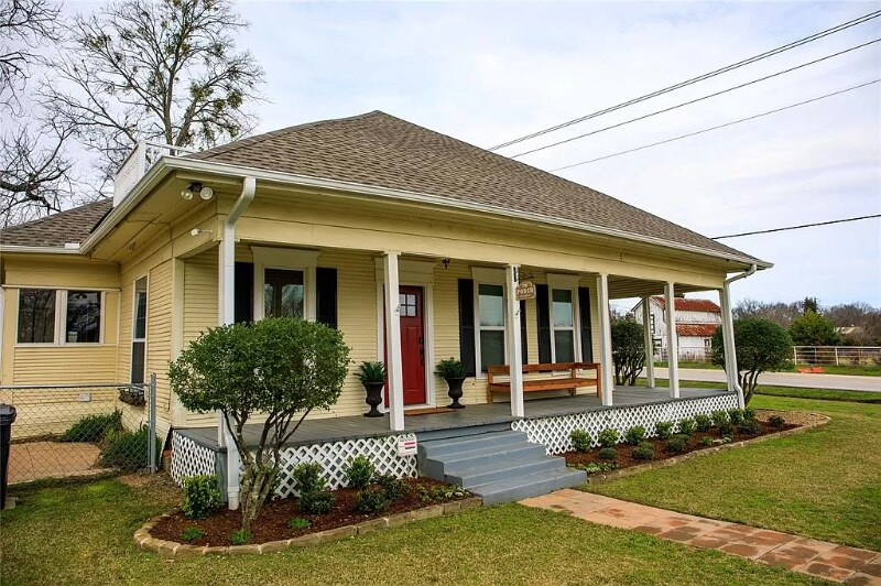 Primary Photo - 315 W Lucas Rd