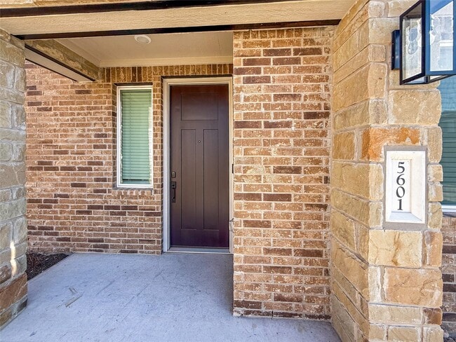 Building Photo - 5601 Mobeetie Lp