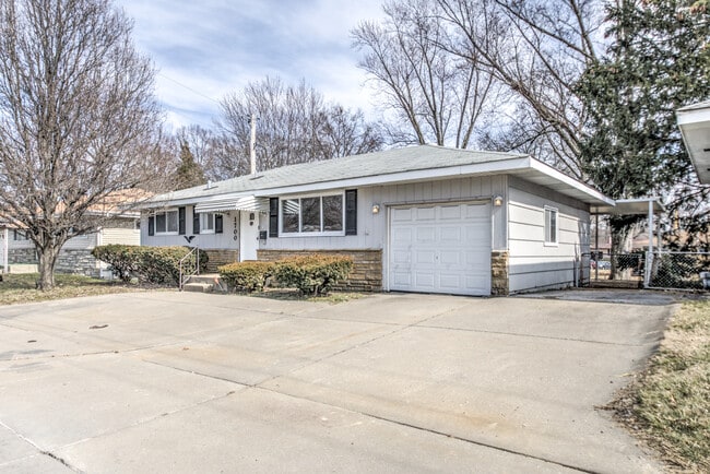 Building Photo - 1700 Patterson Rd