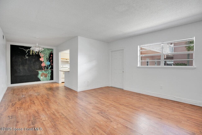 Building Photo - 401 Monroe Ave